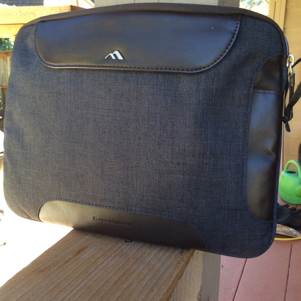 Brenthaven collins collection padded computer case